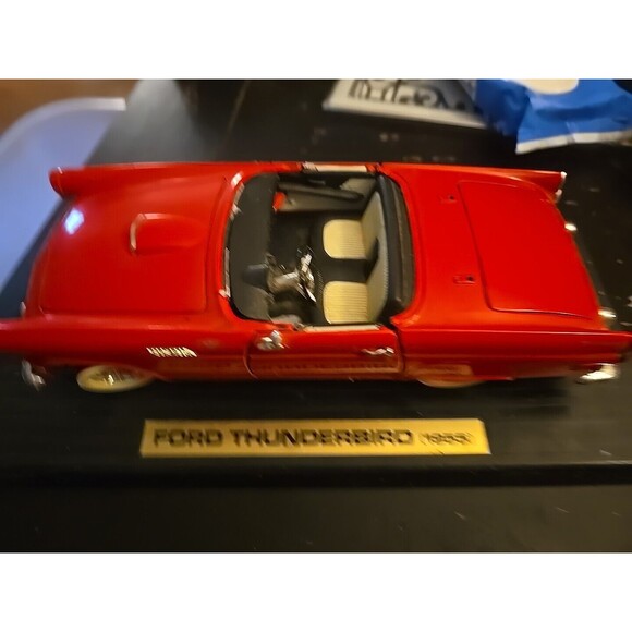 1:18 Road Tough Collection 1955 Ford Thunderbird Red - Picture 1 of 5